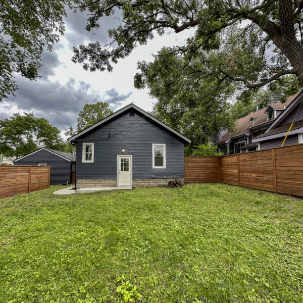 2_3510-MotorPlace-7776-600x600